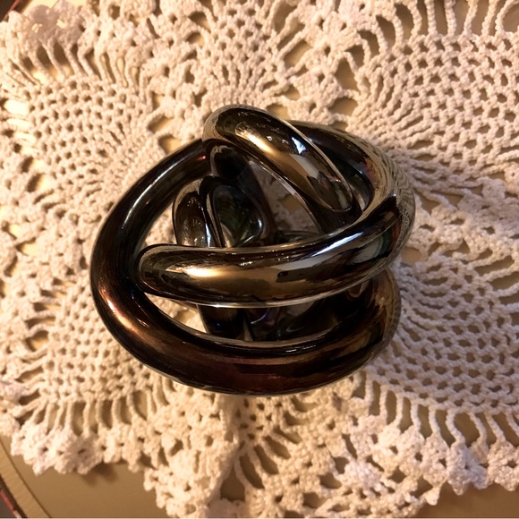 Endless Knot Ornamental Glass - Picture 1 of 5